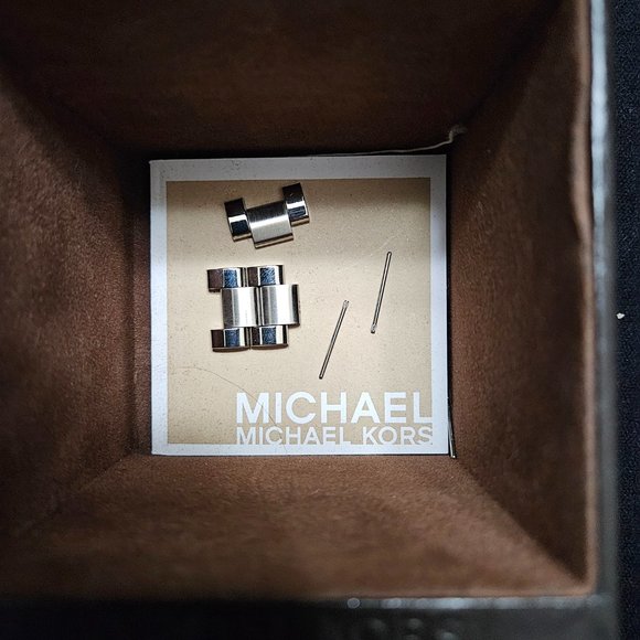 Michael Kors Everest Bracelet watch - pink crystal bezel - Picture 4 of 4